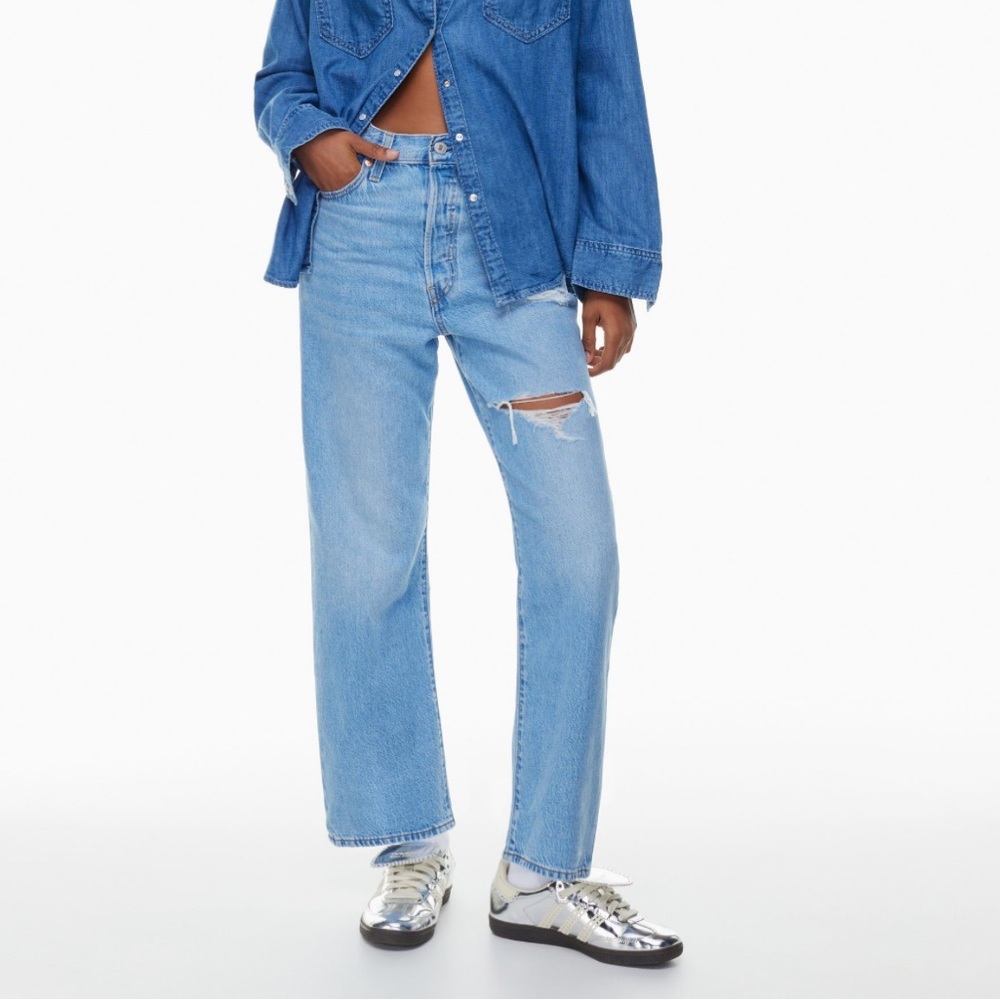 Levi’s Ribcage Straight Angle Light/Medium Wash Jean